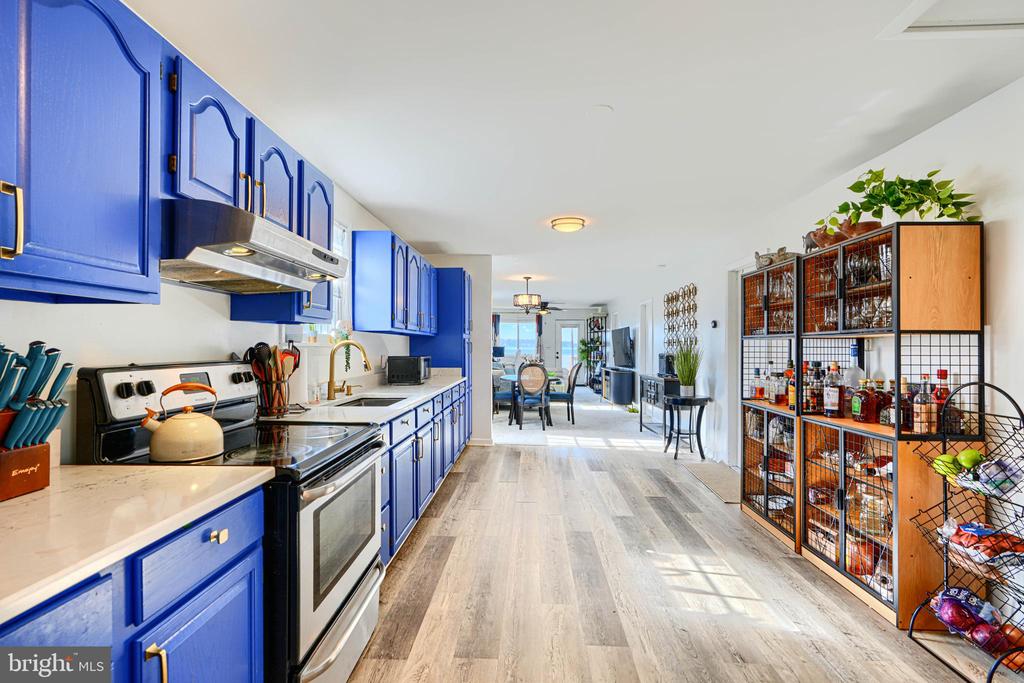 1132 E RIVERSIDE