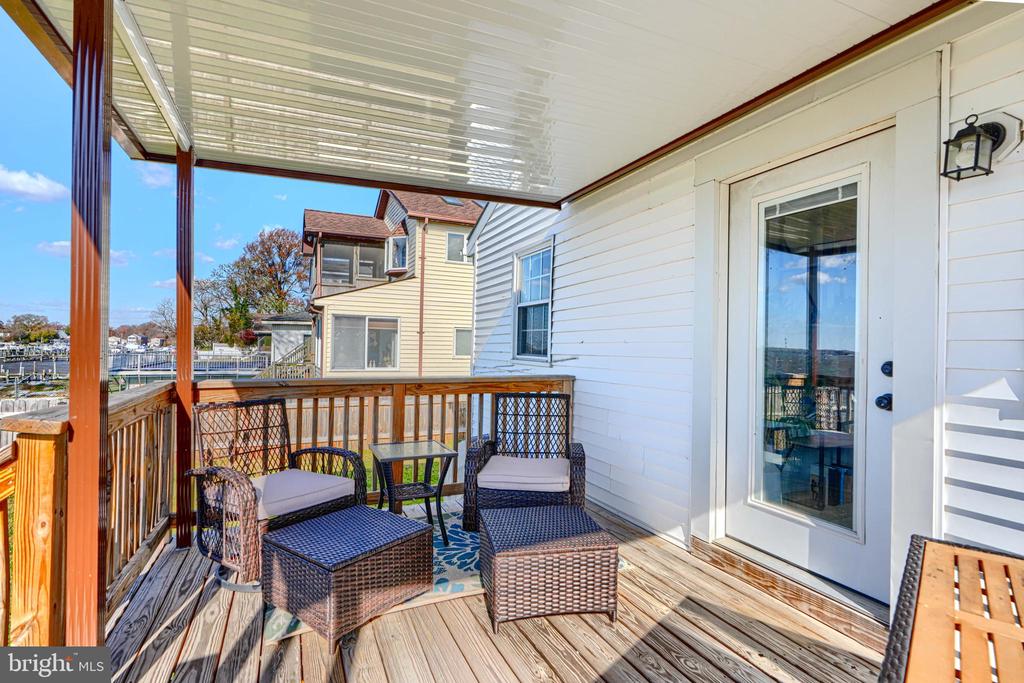 1132 E RIVERSIDE