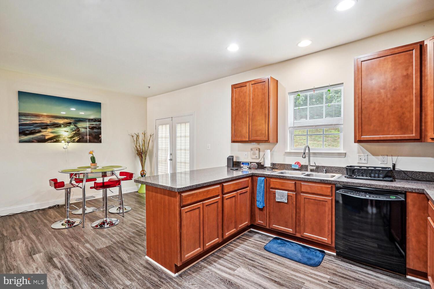 10 Fairhill Ln