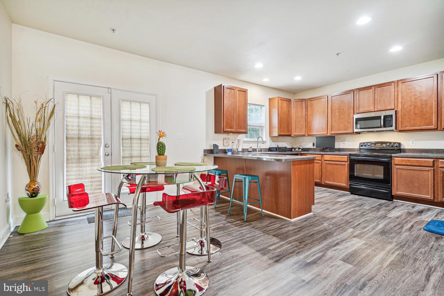 10 Fairhill Ln