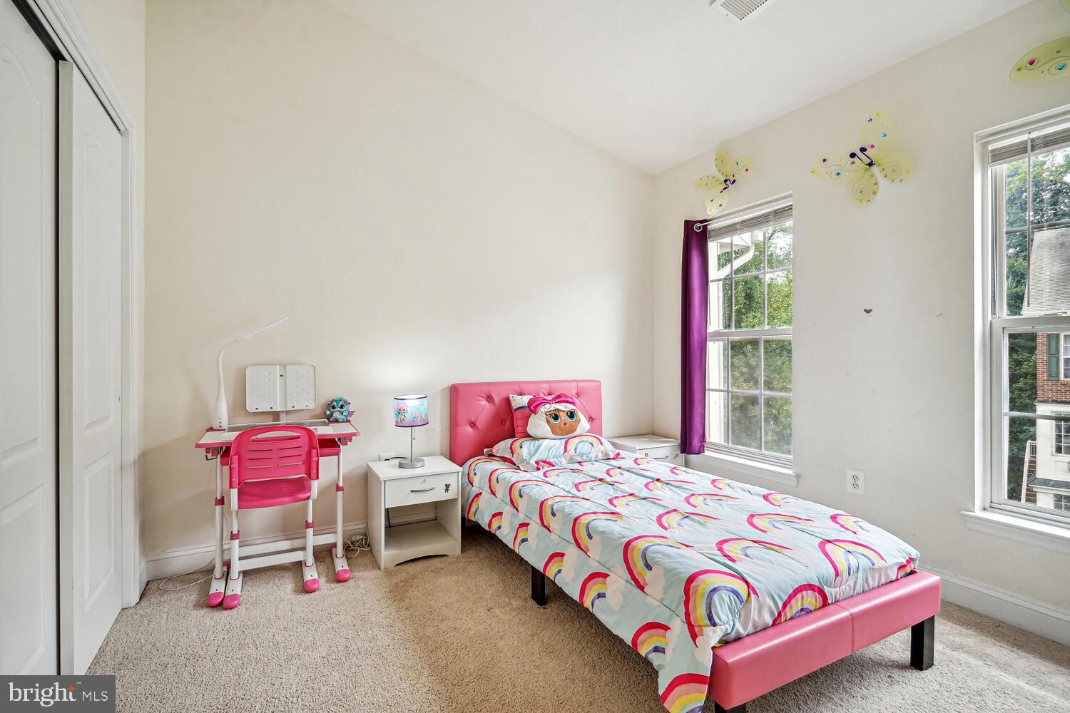 10 Fairhill Ln