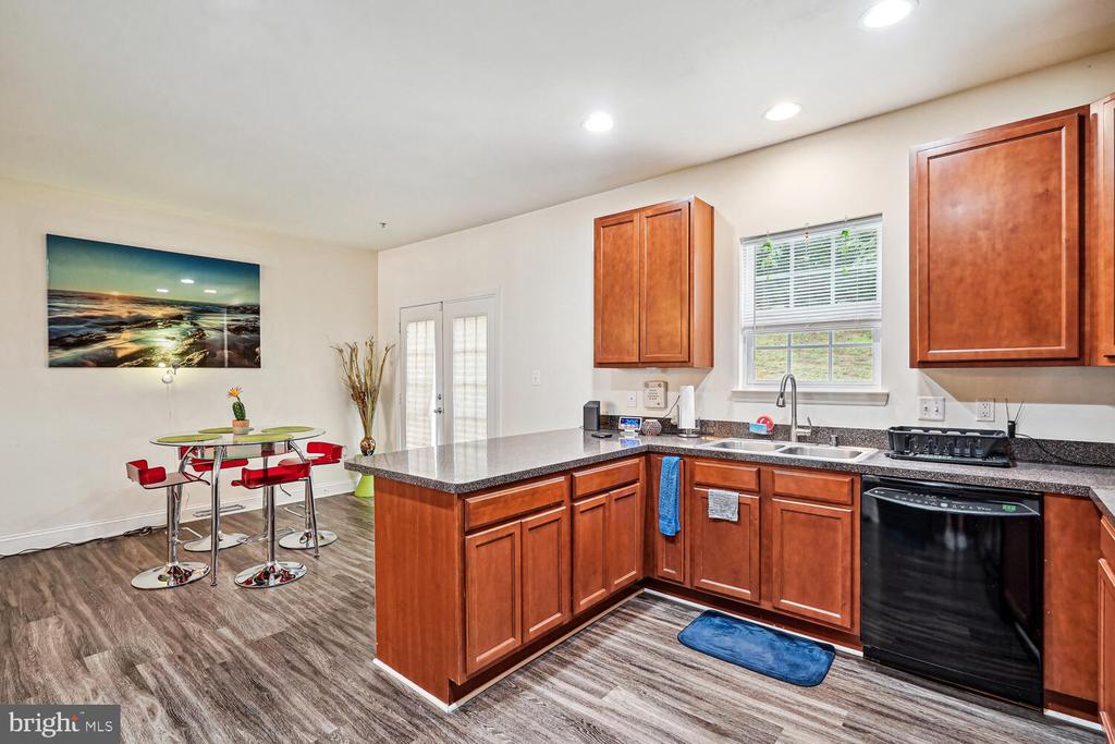 10 Fairhill Ln