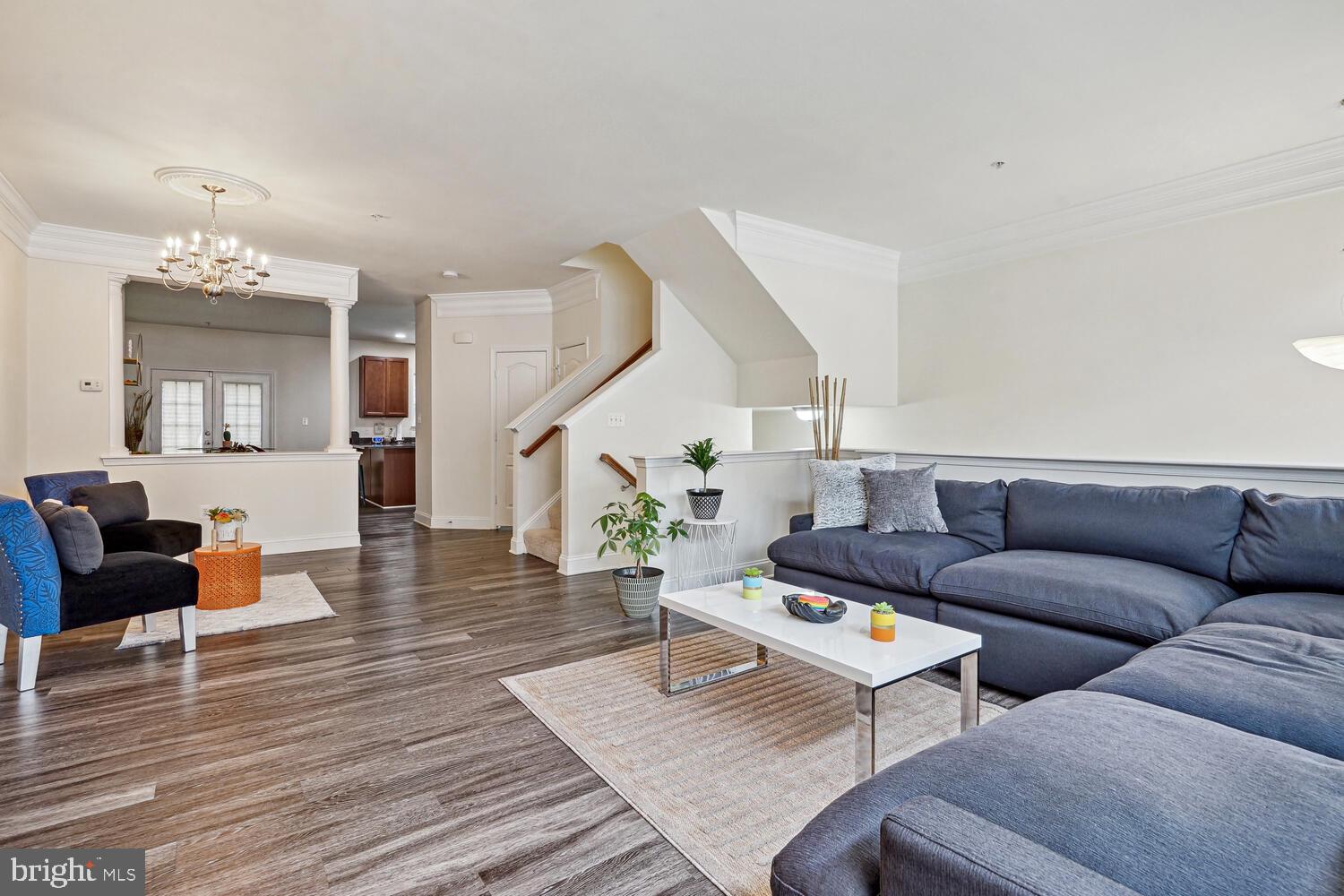 10 Fairhill Ln