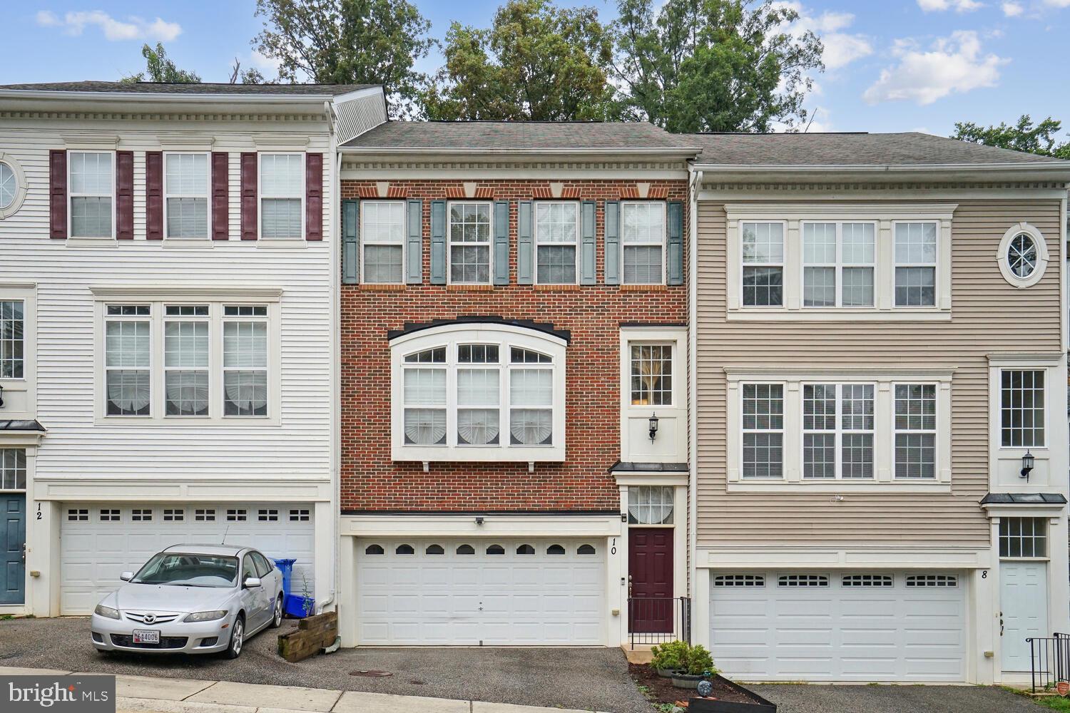 10 Fairhill Ln