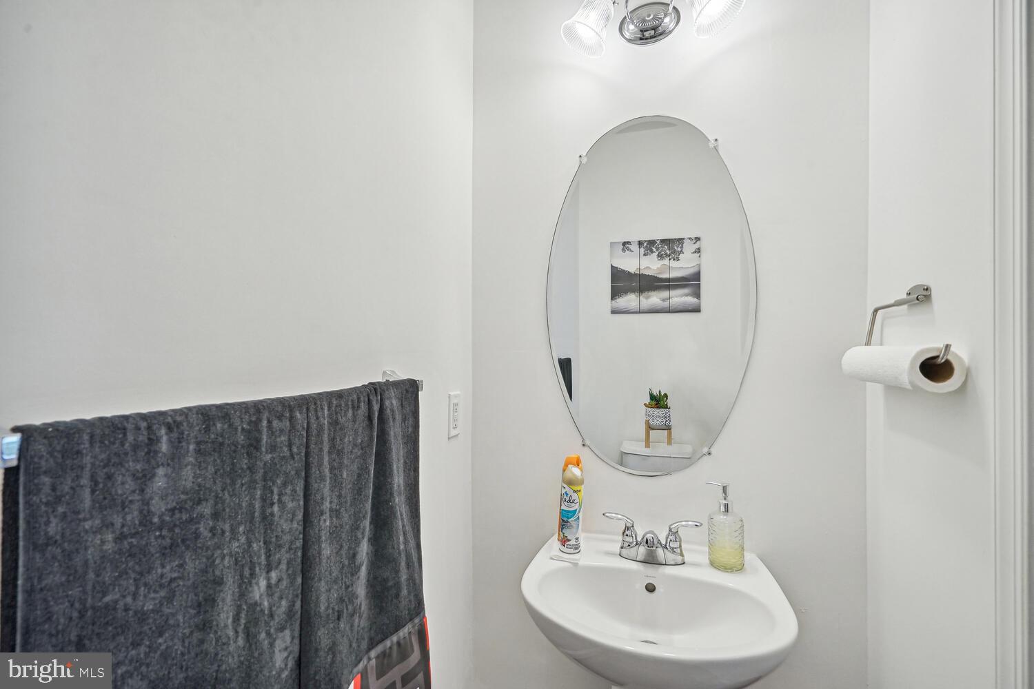 10 Fairhill Ln