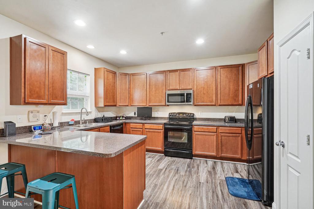 10 Fairhill Ln