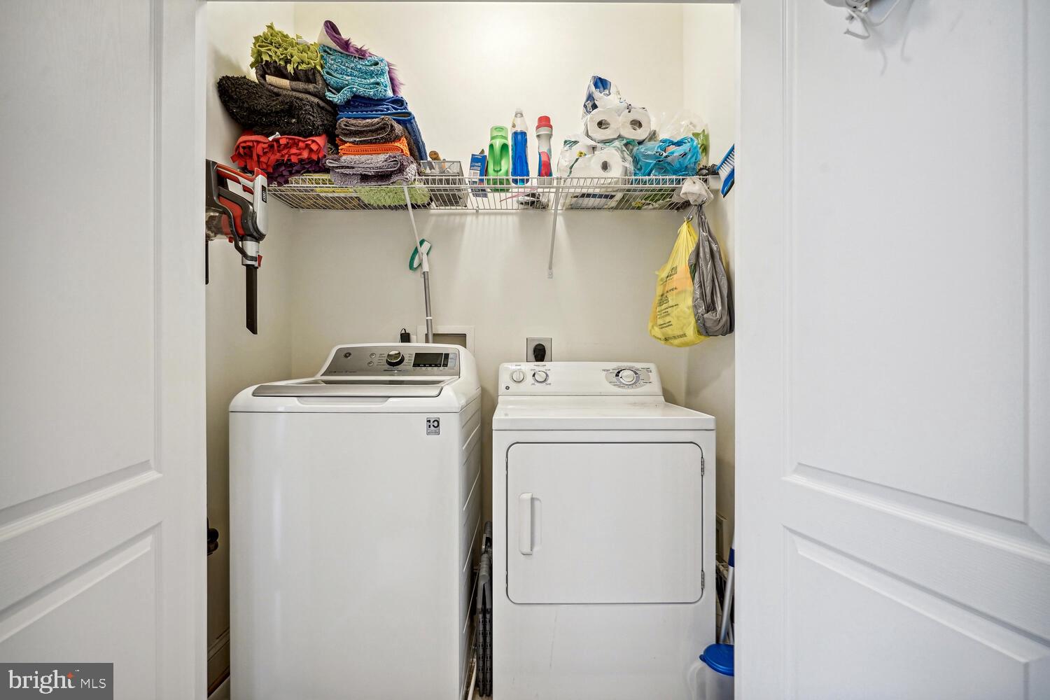 10 Fairhill Ln