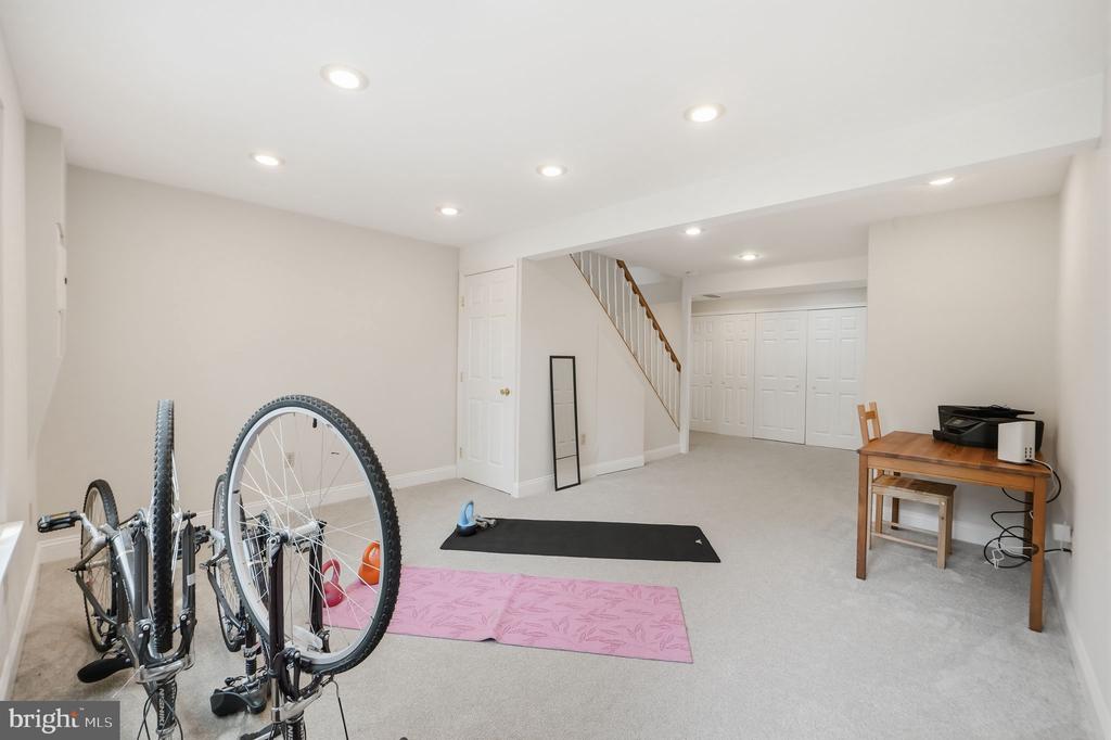 1305 ELM GROVE CIRCLE
