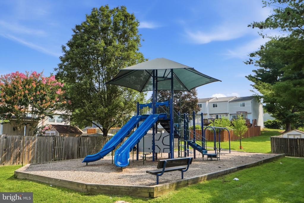 1305 ELM GROVE CIRCLE
