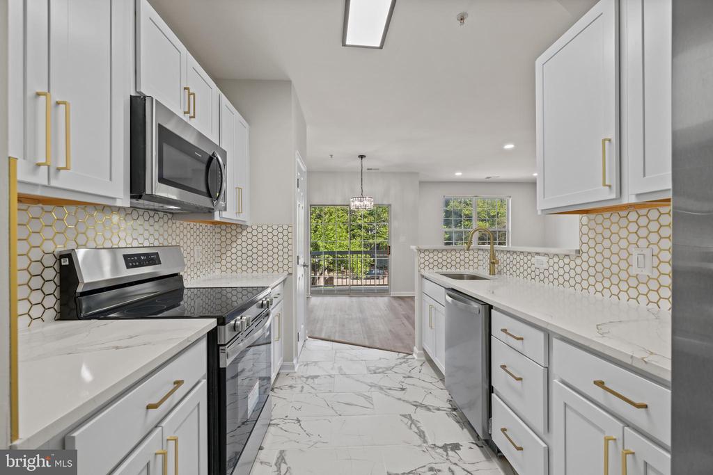 14707 HAMPSHIRE HALL COURT Unit: 204