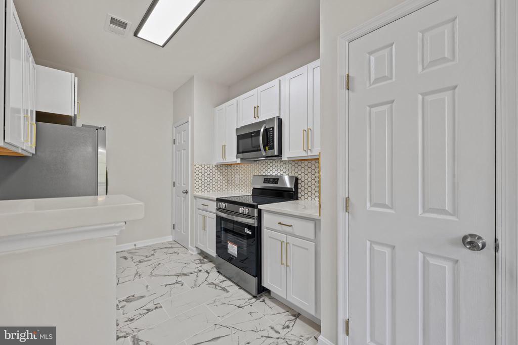 14707 HAMPSHIRE HALL COURT Unit: 204