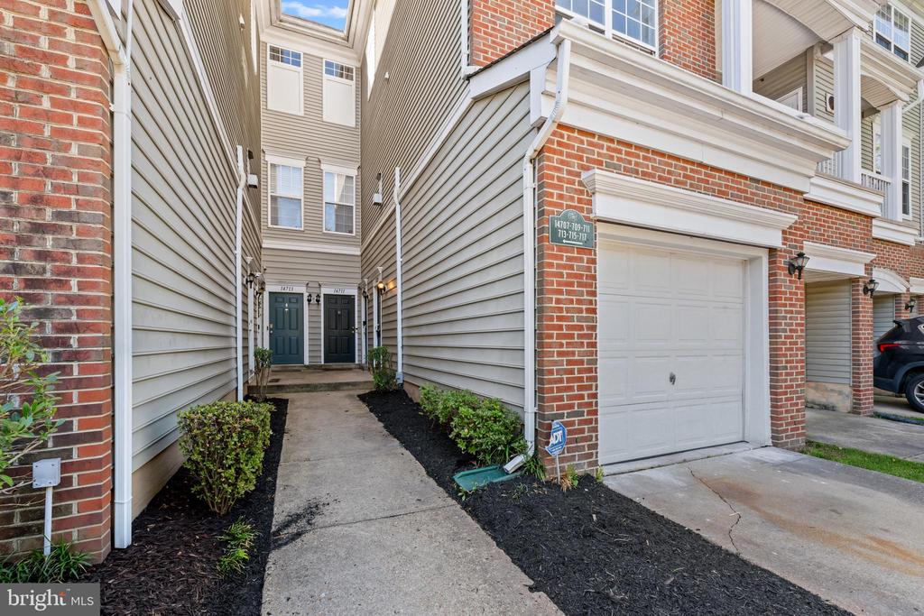 14707 HAMPSHIRE HALL COURT Unit: 204