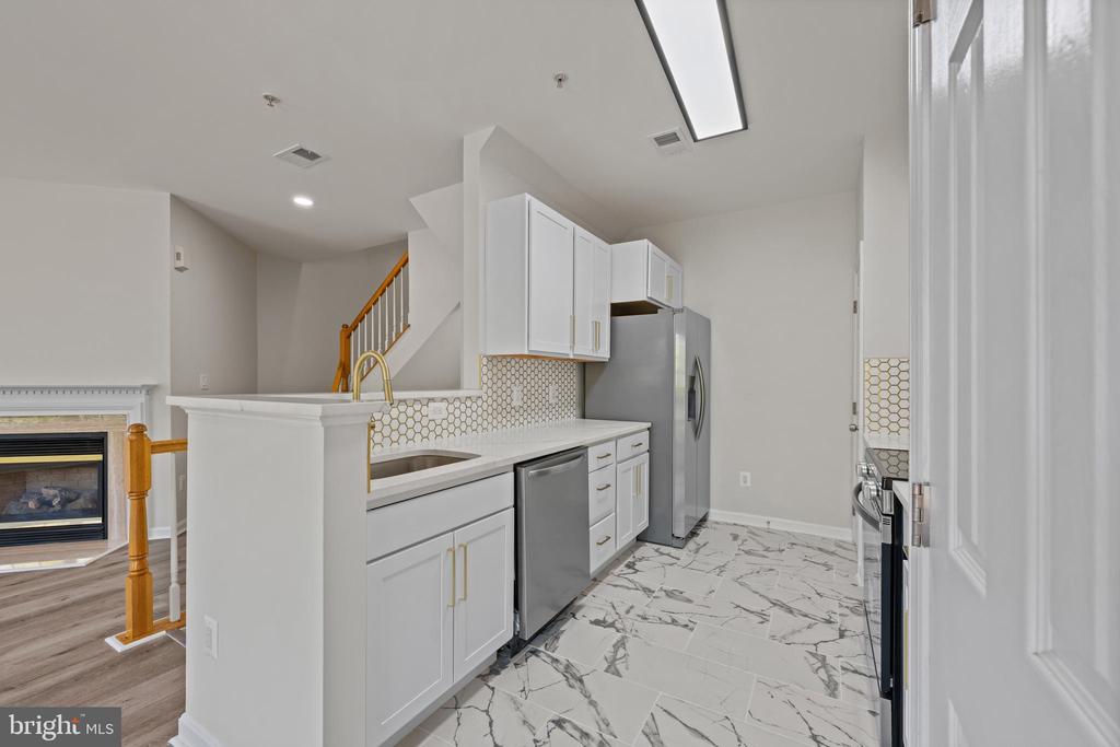 14707 HAMPSHIRE HALL COURT Unit: 204