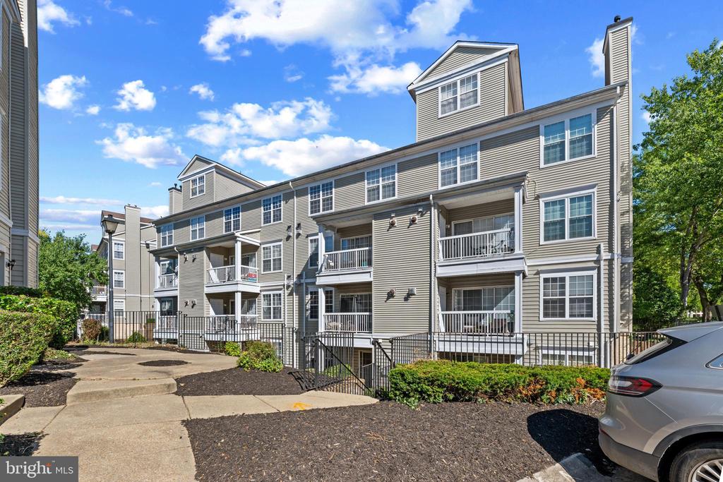 14707 HAMPSHIRE HALL COURT Unit: 204