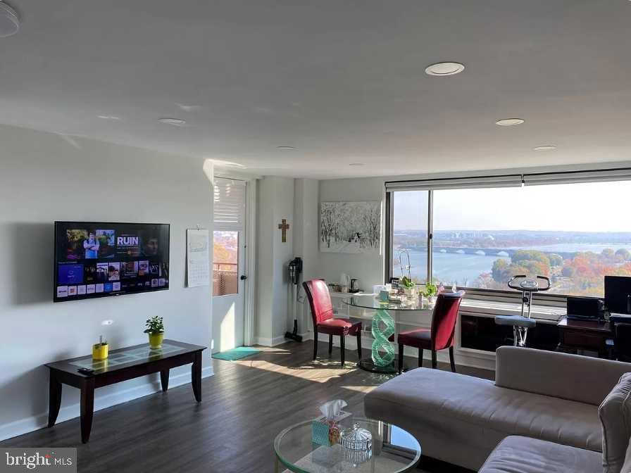 1011 Arlington Blvd #1030