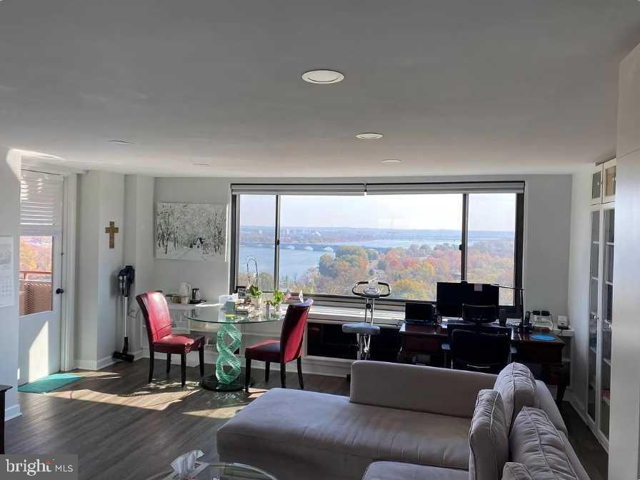 1011 Arlington Blvd #1030