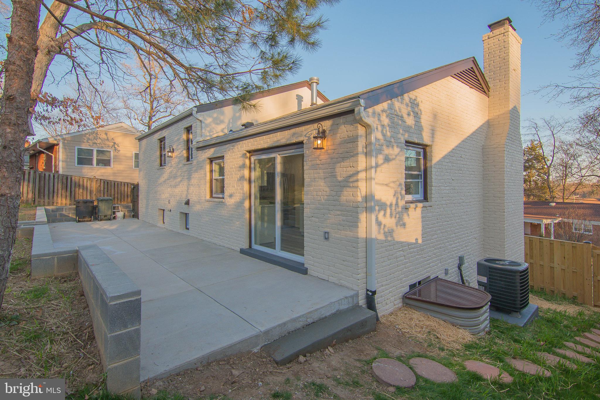 14 N Montague St