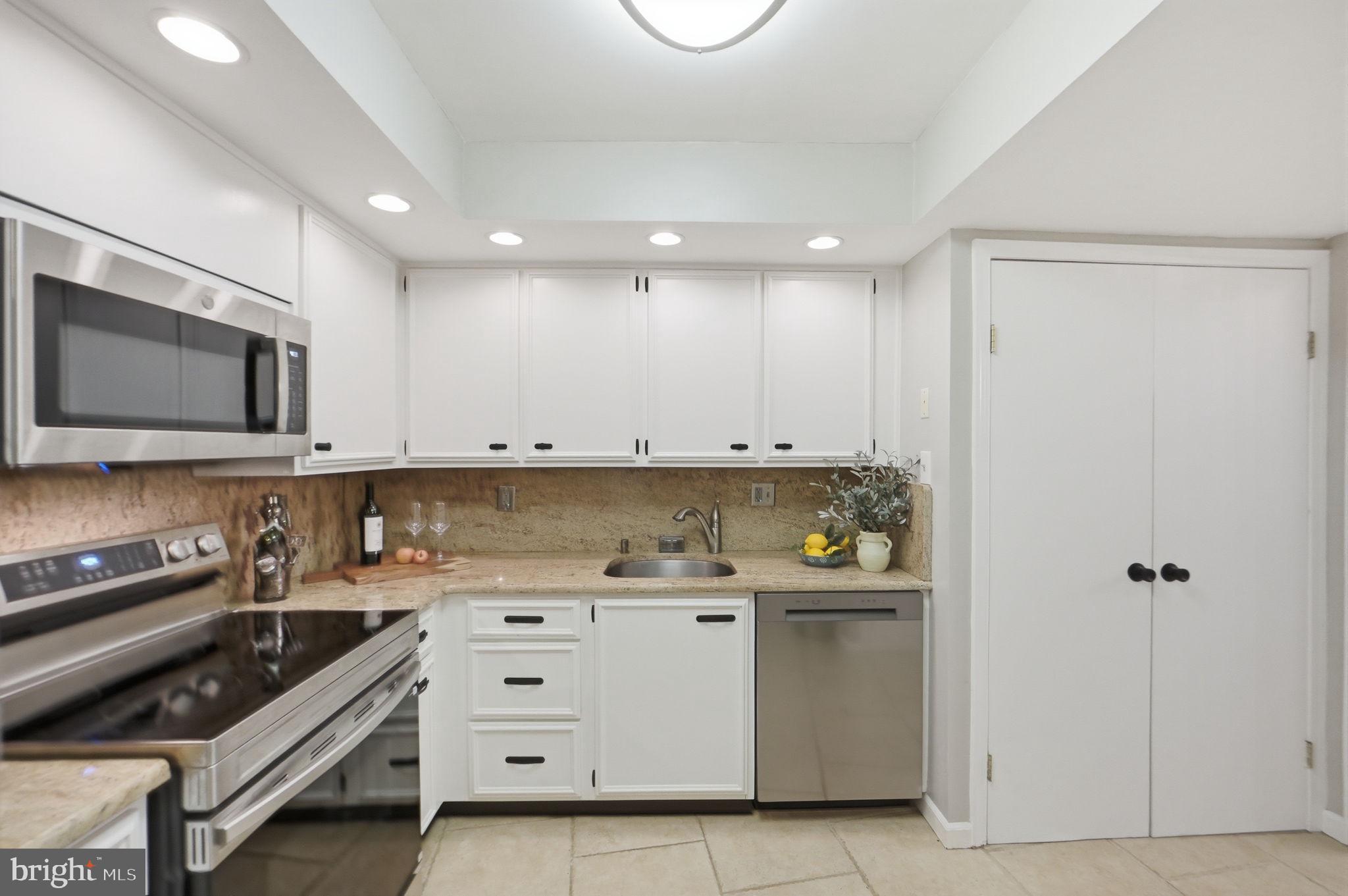 1101 S ARLINGTON RIDGE 305