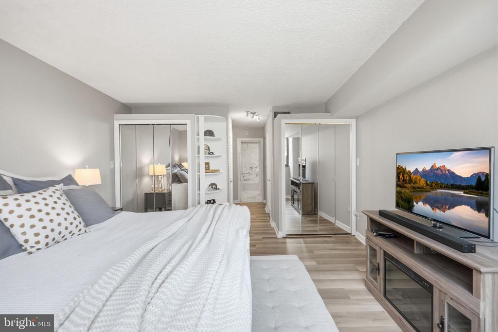 1101 S. ARLINGTON RIDGE 305