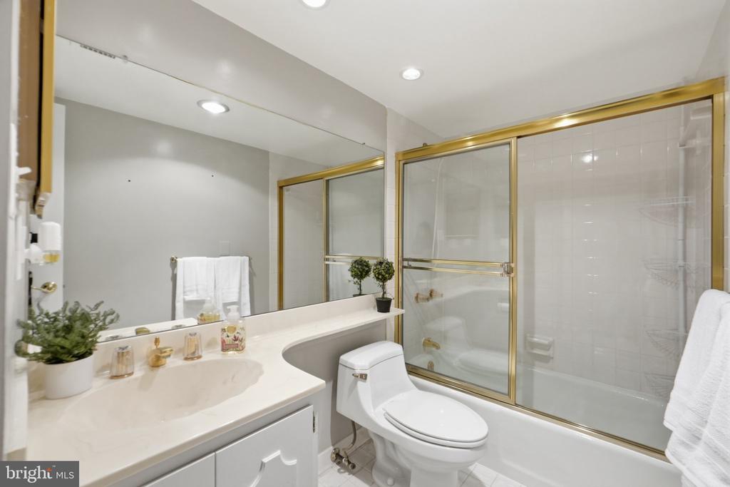 1101 S. ARLINGTON RIDGE 305