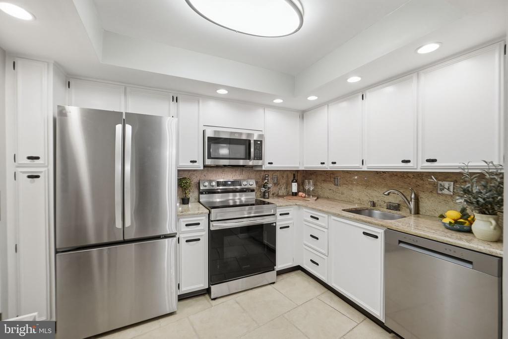 1101 S. ARLINGTON RIDGE 305