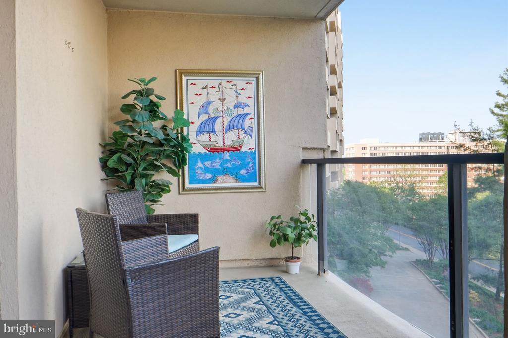 1101 S. ARLINGTON RIDGE 305