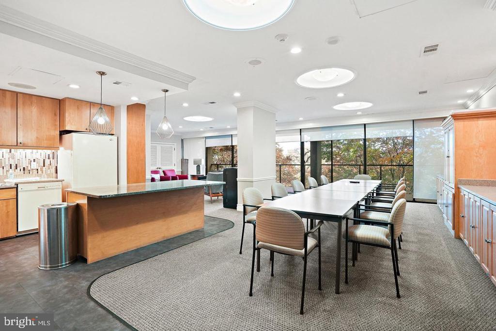 1101 S. ARLINGTON RIDGE 305