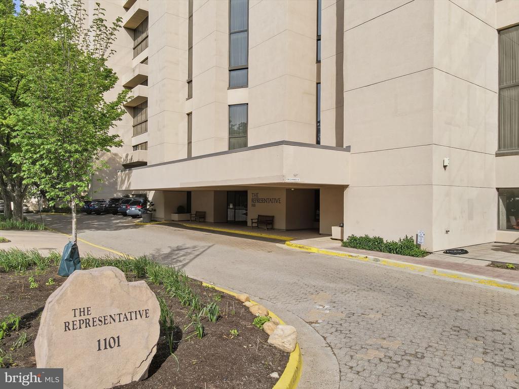 1101 S. ARLINGTON RIDGE 305