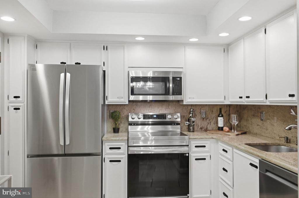 1101 S. ARLINGTON RIDGE 305