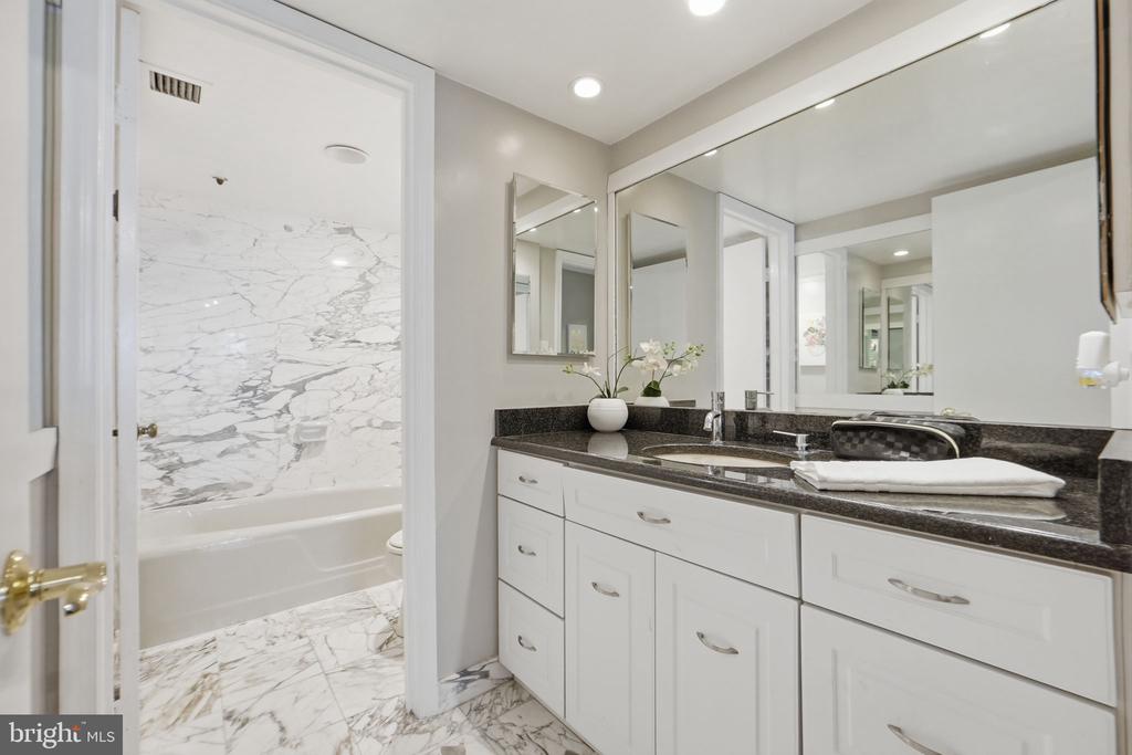 1101 S. ARLINGTON RIDGE 305