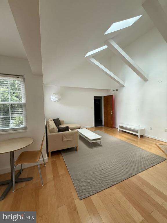 2111 N SCOTT STREET Unit: 62