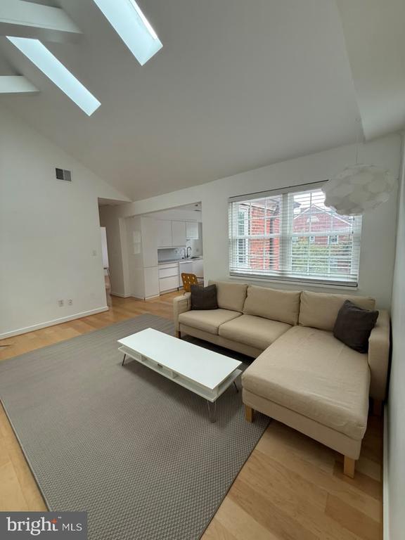 2111 N SCOTT STREET Unit: 62