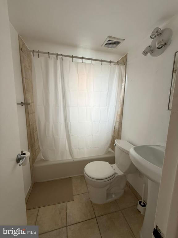 2111 N SCOTT STREET Unit: 62