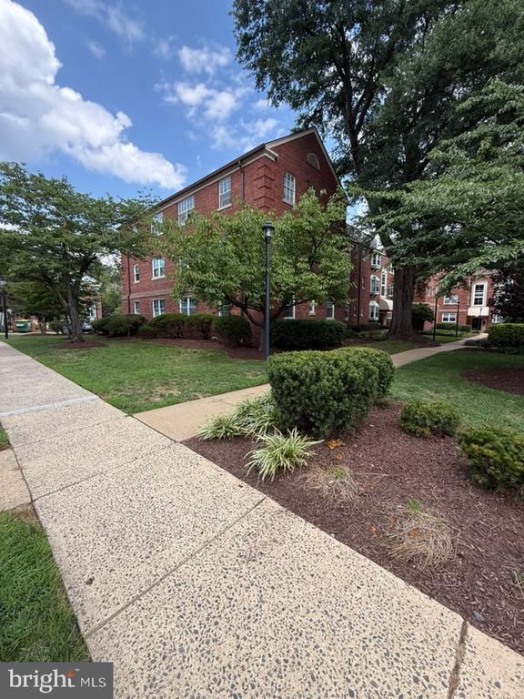 2111 N SCOTT STREET Unit: 62