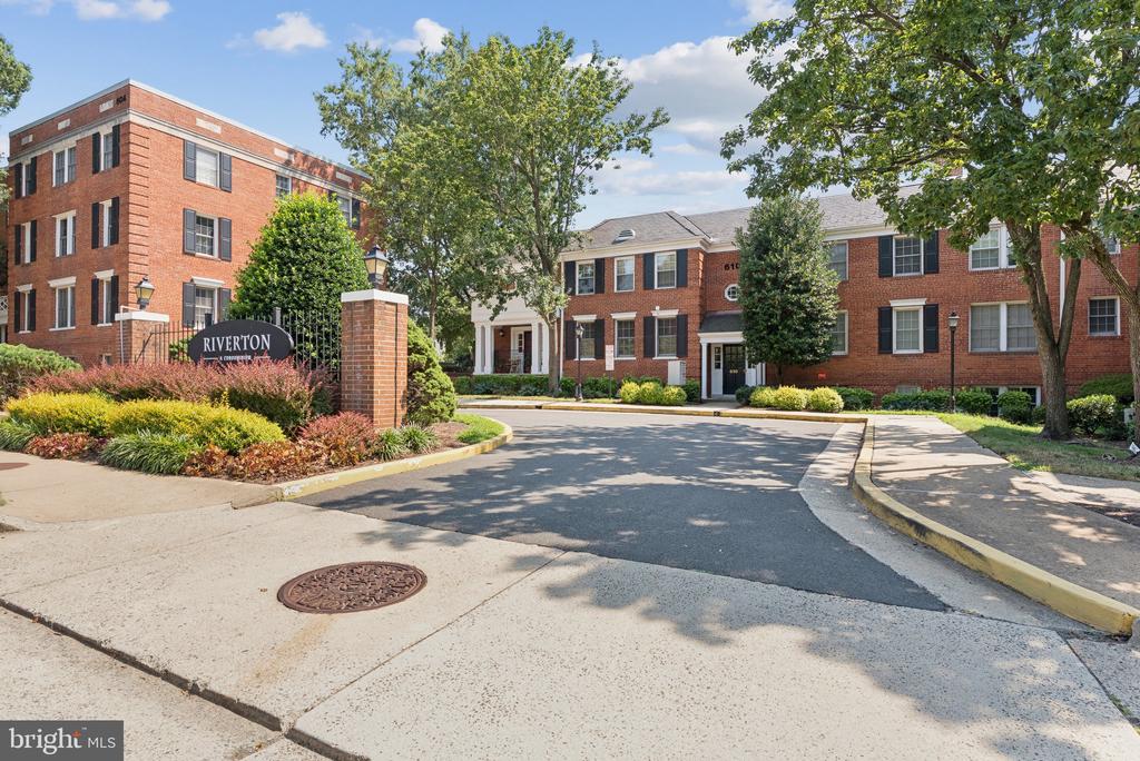 610 BASHFORD LANE 1301