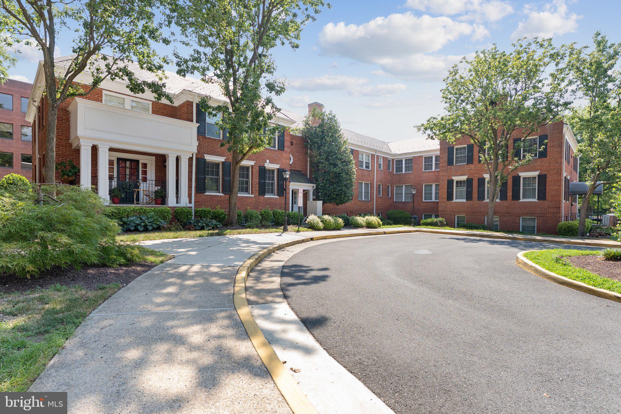 610 BASHFORD LANE 1301