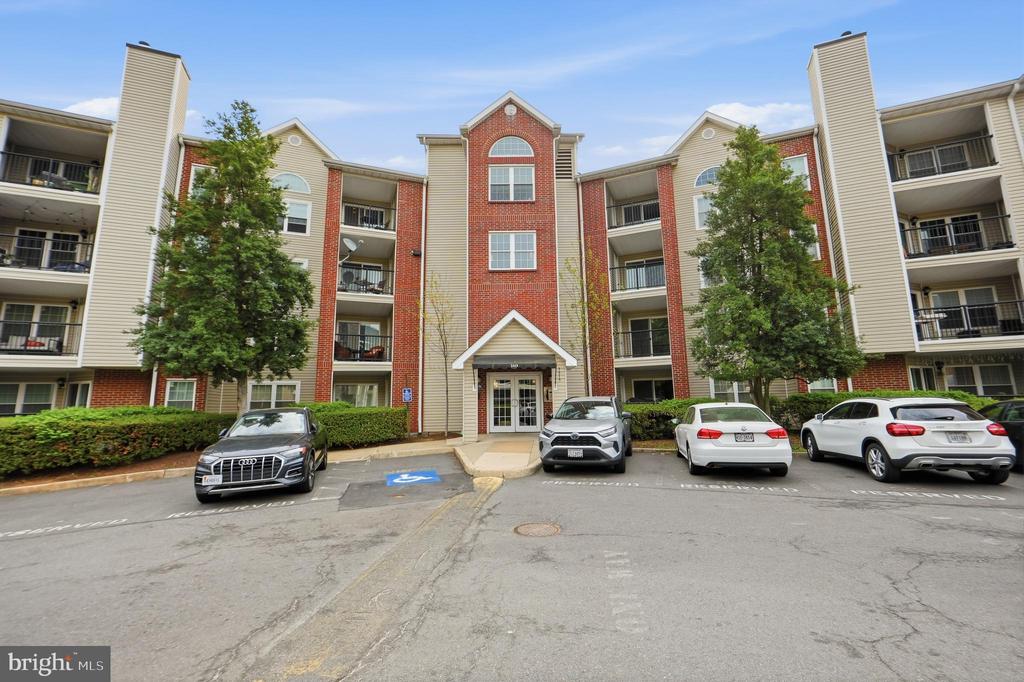 3313 WYNDHAM CIRCLE 1209