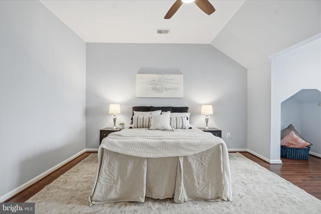 707 MASSEY LANE Unit: B