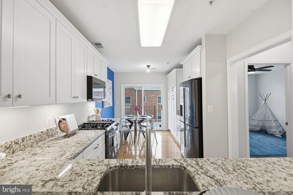 707 MASSEY LANE Unit: B