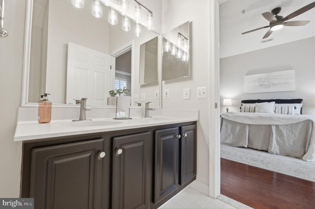 707 MASSEY LANE Unit: B