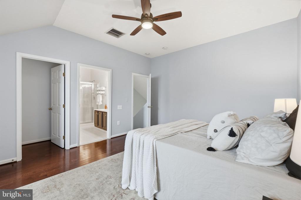 707 MASSEY LANE Unit: B