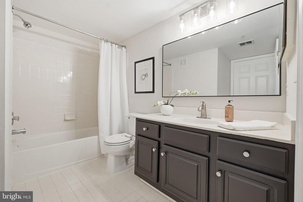 707 MASSEY LANE Unit: B