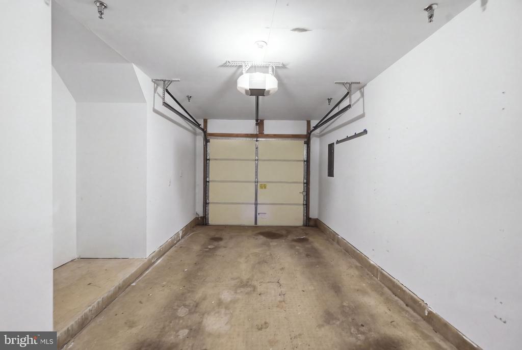 707 MASSEY LANE Unit: B