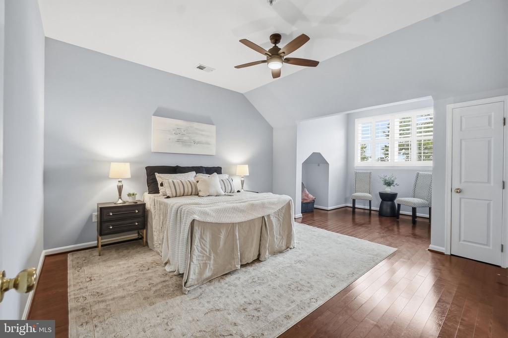 707 MASSEY LANE Unit: B