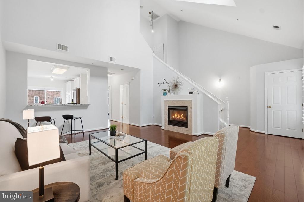 707 MASSEY LANE Unit: B