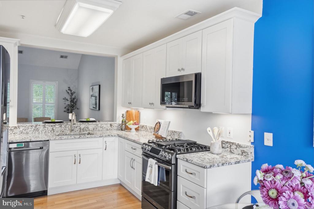 707 MASSEY LANE Unit: B