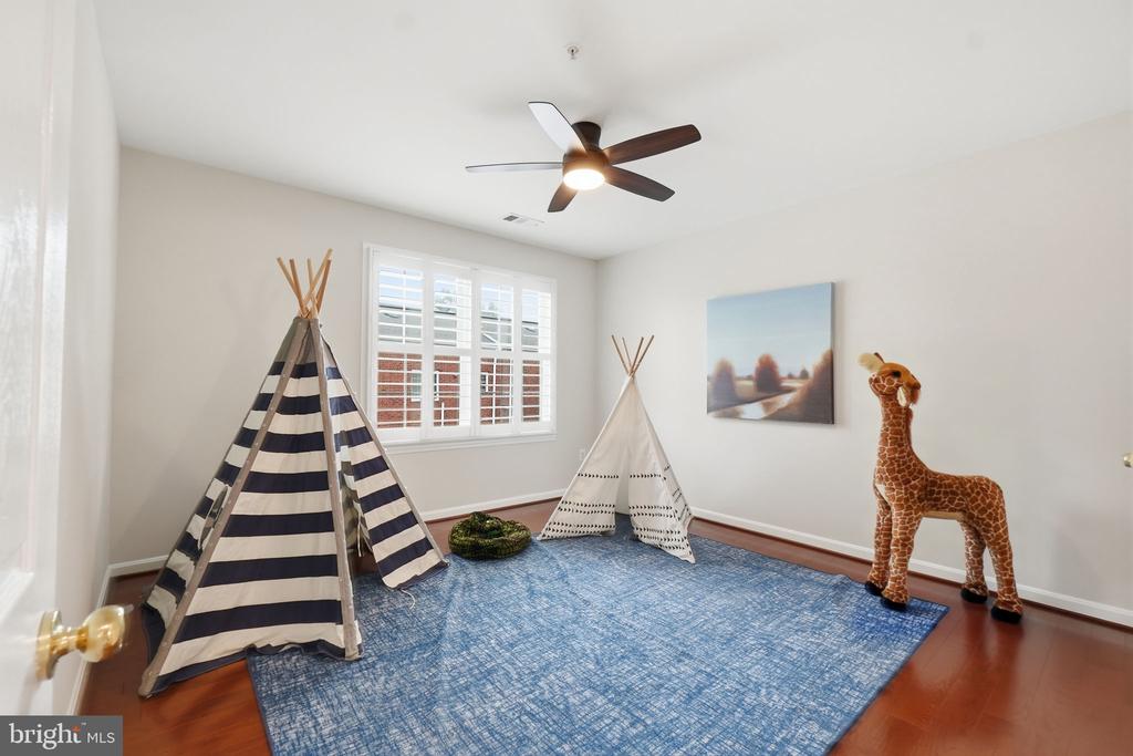 707 MASSEY LANE Unit: B