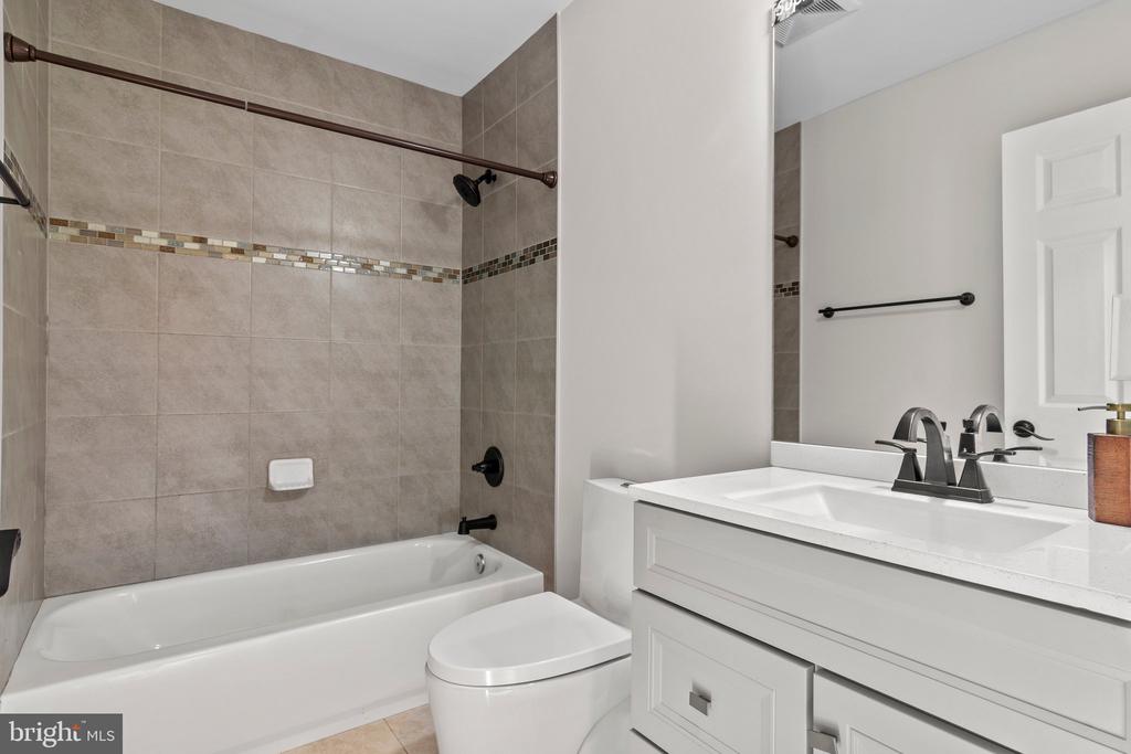 6085 Clay Spur Ct