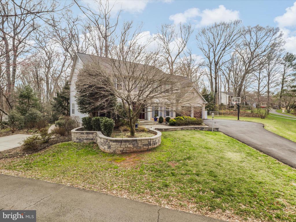 4825 Bentonbrook Dr