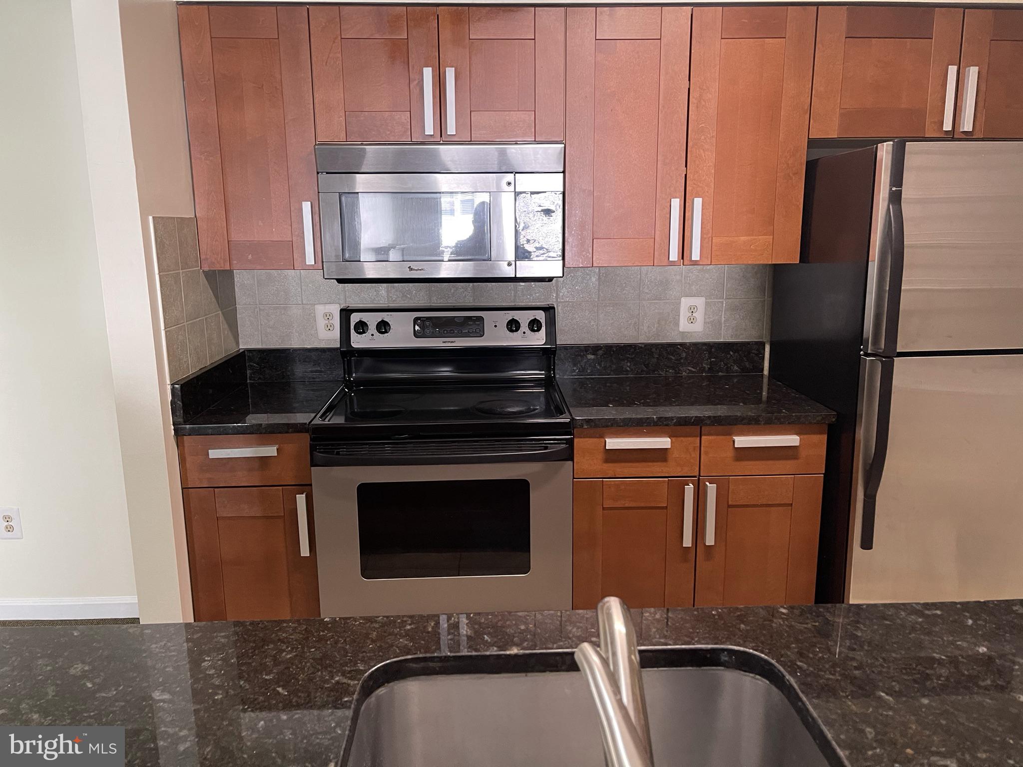 7703 LAFAYETTE FOREST DR #23